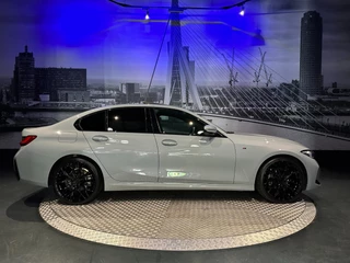 BMW 3 Serie BMW 3-serie 318i M Sport Edition *Schuifdak*Shadow Line*Camera*Laser* - afbeelding nr 14