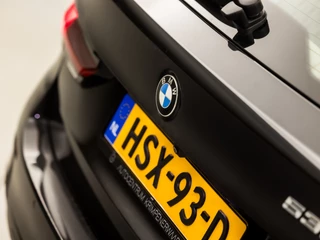 BMW 5 Serie BMW 5 Serie Touring 530e Sportline 293Pk Automaat (APPLE CARPLAY, GROOT NAVI, DEALER ONDERHOUDEN, CAMERA, SFEERVERLICHTING, LEDER, SPORTSTOELEN, ADAPTIVE CRUISE, TREKHAAK ELEKTRISCH, NIEUWSTAAT) - afbeelding nr 46