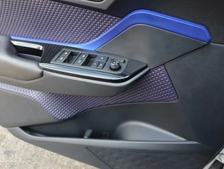 Toyota C-HR Toyota C-HR 1.2 Premium (Vol-Opties!) 1e eigenaar Two-Tone - afbeelding nr 12