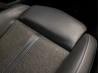 Peugeot 308 Peugeot 308 SW 1.2 PureTech Business Sport (APPLE CARPLAY, GROOT NAVI, LEDER, VIRTUAL COCKPIT, STOELVERWARMING, SPORTSTOELEN, LED KOPLAMPEN, GETINT GLAS, CRUISE, NIEUWSTAAT) - afbeelding nr 31