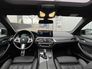 BMW 5 Serie BMW 5 Serie Touring 530e xDrive High Executive | M-Sportpakket | Panorama Dak - afbeelding nr 21