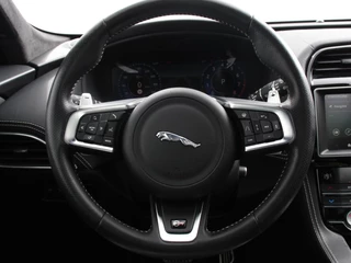 Jaguar F-PACE Jaguar F-PACE 5.0 V8 AWD SVR 551 pk Panorama dak | Meridian sound | Premium Pack | Light Pack | ACC | Leder | ADS |360 Camera - afbeelding nr 19