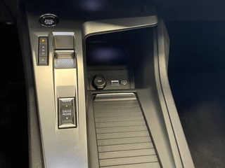 Peugeot 308 Peugeot 308 SW 1.6 PHEV 180pk Active Pack Business Navigatie Carplay PDC VA + Camera 17
