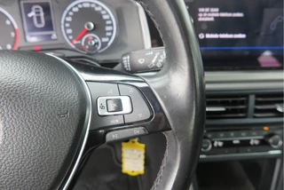 Volkswagen Polo Volkswagen Polo 1.0 TSI 95 PK Comfortline , Trekhaak , Stoelverwarming , Navigatie , Parkeersensoren , Climate control , 17