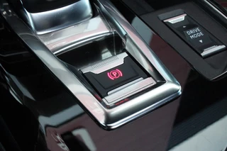 Peugeot 5008 Peugeot 5008 1.2 130PK AUTOMAAT GT PACK BUSINESS | PANORAMISCH SCHUIF/KANTEL DAK | AFNEEMBARE TREKHAAK | ALCANTARA BEKLEDING | FULL LED KOPLAMPEN | FOCAL AUDIO | 19