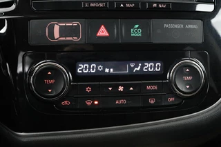 Mitsubishi Outlander Mitsubishi Outlander 2.0 PHEV Instyle+ | Schuifdak | Leder |  Stoel & stuurverwarming | Trekhaak | 360 camera | Adaptive cruise | Xenon | Climate control | Keyless - afbeelding nr 25