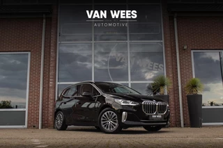 BMW 2 Serie Active Tourer 230e xDrive Luxury Line | 1e eigenaar | BTW auto | Driving Assistant | Harman Kardon | 360 camera | Panoramadak | Head-up | M-sportstuur | Keyless entry