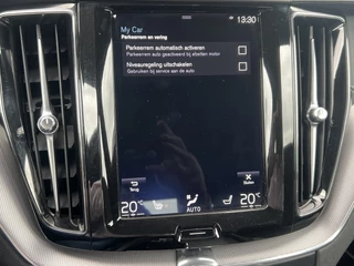 Volvo XC60 Navigatie Panoramadak Luchtvering Camera Head Up Display Leder Dashboard Carplay Elek. Stoel 19 Inch Velgen Stoelverwarming Standkachel On Call 1e Eigenaar Plug In Hybride BTW Auto - afbeelding nr 25