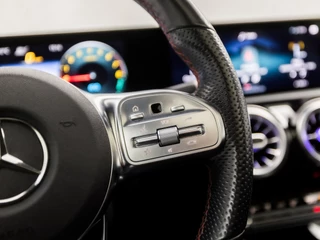 Mercedes-Benz A-Klasse 218Pk Automaat (SCHUIFDAK, APPLE CARPLAY, SFEERVERLICHTING, MEMORY SEATS, CAMERA, BURMESTER, LEDER/ALCANTARA, ADAPTIVE CRUISE, GETINT GLAS, NIEUWSTAT) - afbeelding nr 22