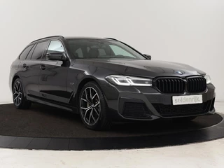 BMW 5 Serie BMW 5-serie 530e xDrive M Sport | Leder |  Stoel & stuurverwarming | Sfeerverlichting | Adaptief LED | Carplay | Camera | Live cockpit | Navigatie - afbeelding nr 42