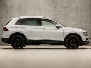 Volkswagen Tiguan Volkswagen Tiguan 1.5 TSI ACT Sportline Business 150Pk Automaat (PANORAMADAK, APPLE CARPLAY, GROOT NAVI, LED KOPLAMPEN, KEYLESS, LEDEREN SPORTSTOELEN, STOELVERWARMING, ADAPTIVE CRUISE, ELEK ACHTERKLEP, GETINT GLAS, NIEUWSTAAT) - afbeelding nr 4