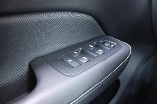 Volvo V60 Volvo V60 2.0 T6 340PK RECHARGE AWD R-DESIGN **NIEUWSTAAT!** | ELEKTRISCH BEDIENBARE VOORSTOELEN MET GEHEUGEN OP BESTUURDERSSTOEL | 18