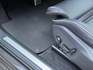 Volvo XC60 Volvo XC60 2.0 T8 Plug-in Hybrid AWD R-Design Pano H&K Leder - afbeelding nr 29