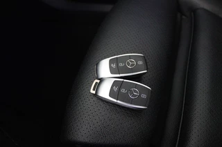 Mercedes-Benz C-Klasse Mercedes-Benz C-klasse 200 Business Solution AMG (PANORAMADAK, SFEERVERLICHTING, NAVIGATIE, CAMERA, STOELVERWARMING) - afbeelding nr 23