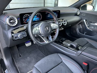Mercedes-Benz CLA Mercedes-Benz CLA Shooting Brake 200 AMG // Panoramadak // Sfeerverlichting // Privacy Glas // 19