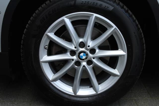 BMW X1 BMW X1 sDrive18i 141pk AUTOMAAT NL-Auto 74.942km Clima Cruise Navi Camera HUD Keyless El. Klep 17