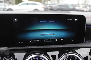 Mercedes-Benz A-Klasse Mercedes-Benz A-Klasse 180 Business Solution AMG / Panoramadak / Camera / Sfeerverlichting / Apple CarPlay / 18'' / DAB / Stoelverwarming / Cruise Control - afbeelding nr 21