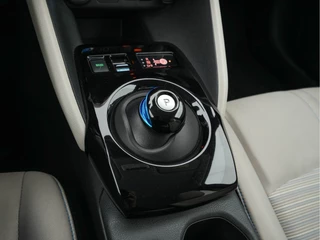 Nissan Leaf Nissan Leaf N-Connecta 40 kWh (INCL-BTW)  Aut. *ADAPTIVE-CRUISE | NAVI-FULLMAP | SURROUND-VIEW | CARPLAY | KEYLESS | BLIND-SPOT |  DIGI-COCKPIT | COMFORT-SEATS | DAB | ECC | PDC | HEATED-SEATS | 17