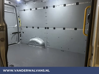 Volkswagen Crafter Volkswagen Crafter 2.0 TDI 140 pk L3H3 L2H2 Euro6 Airco | Navigatie | Apple Carplay | Android Auto | Cruisecontrol Bijrijdersbank, 3000kg trekvermogen, zilver - afbeelding nr 10