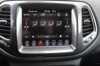 Jeep Compass Jeep Compass 4xe 240PK PHEV TRAILHAWK AUTOMAAT | NAVIGATIE | ACHTERUIRIJCAMERA | APPLE CARPLAY / ANDROID AUTO | DIGITALE COCKPIT | XENON KOPLAMPEN | 17
