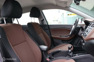 Hyundai i20 Hyundai i20 1.2 HP Business Edition / PDC / Climate Control - afbeelding nr 8