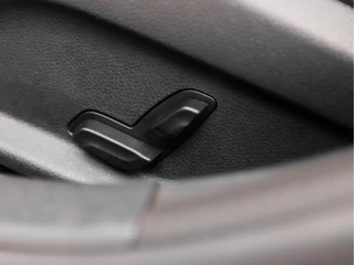 Mercedes-Benz C-Klasse 279Pk Automaat (GROOT NAVI, LUCHTVERING, CAMERA, LEDER, STOELVERWARMING, GETINT GLAS, ELEK SPORTSTOELEN, ELEK ACHTERKLEP, ZWART HEMEL, NIEUWE APK, NIEUWSTAAT) - afbeelding nr 13
