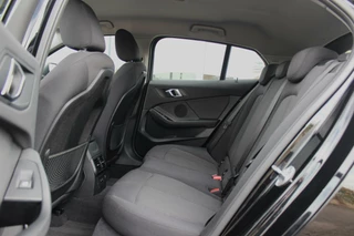 BMW 1 Serie ➡️ BMW 1-serie 116d F40 Executive Edition | 1e eigenaar | NL Auto | DAB | LED | Carplay | PDC | Cruise-control | Climate control | Sportstuur | Mistlampen | 16 inch - afbeelding nr 16