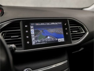 Peugeot 308 Automaat (PANORAMADAK, NAVIGATIE, CLIMATE, LED KOPLAMPEN, PARKEERSENSOREN, SPORTSTOELEN, GETINT GLAS, CRUISE, NIEUWE APK, NIEUWSTAAT) - afbeelding nr 9
