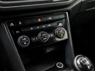 Volkswagen T-Roc (DIGITAL COCKPIT, APPLE CARPLAY, GROOT NAVI, CLIMATE, LEDER, SPORTSTOELEN, ADAPTIVE CRUISE, SFEERVERLICHTING, MODE KNOP, LED KOPLAMPEN, PARKEERSENSOREN, NIEUWE APK, NIEUWSTAAT) - afbeelding nr 10