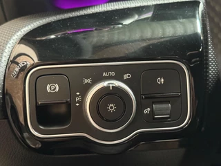Mercedes-Benz A-Klasse Mercedes-Benz A-klasse 250 e AMG Line | pano | sfeerverlichting | camera | Stoelverwarming | keyless - afbeelding nr 21