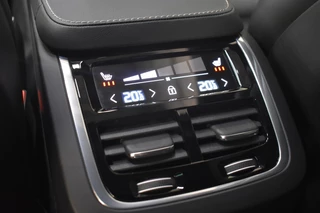 Volvo XC90 Volvo XC90 T8 455PK AWD Ultra Dark | Trekhaak | Luchtvering | Bowers & Wilk - afbeelding nr 16