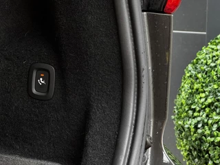 Volvo XC60 Volvo XC60 2.0 T8 Twin Engine AWD Automaat-8  Inscription | 19 inch | Standkachel | Elek. Stoelen + geheugen | Panoramadak | Semi-elek. Trekhaak - afbeelding nr 17