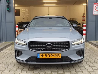 Volvo V60 Volvo V60 2.0 T8 Recharge AWD R-Design - 1 JR GARANTIE / EXTRA SET / TREKHAAK / PANO / 360CAM / H-K / LEDER+MEMORY / VOORRUITVERW! - afbeelding nr 2