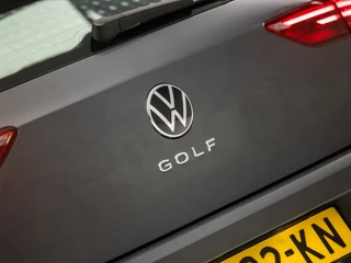 Volkswagen Golf Automaat (APPLE CARPLAY, GROOT NAVI, SFEERVERLICHTING, SPORTSTOELEN, DAB+, ADAPTIVE CRUISE, PARKEERSENSOREN, NIEUWE APK, NIEUWSTAAT) - afbeelding nr 30