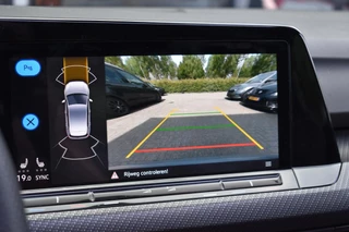 Volkswagen Golf Volkswagen Golf 1.5 eTSI R-Line Pano HUD H&K Lane Camera - afbeelding nr 27