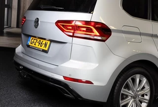 Volkswagen Touran Volkswagen TOURAN 1.5 TSI R Line 7 Persoons / AUT / ACC / Navi / Camera / Open Panoramadak / Led / Pdc / Trekhaak / 17 Inch - afbeelding nr 35