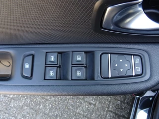 Renault Clio Renault Clio 0.9 TCE LIMITED NAVI BLUETOOTH PDC LICHTMETAAL - afbeelding nr 33