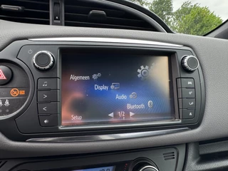 Toyota Yaris Toyota Yaris 1.5 Hybrid Dynamic Bi-Tone HYBRID / 1E EIGENAAR / STOELVERWARMING / CAMERA / LMV / NL AUTO / DEALER ONDERHOUDEN - afbeelding nr 20