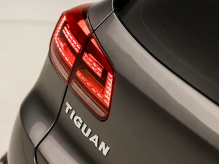 Volkswagen Tiguan Volkswagen Tiguan 1.4 TSI R-Line Sport 150Pk Automaat (PANORAMADAK, NAVIGATIE, XENON, CAMERA, LEDEREN SPORTSTOELEN, STOELVERWARMING, KEYLESS, CRUISE, NIEUWE APK, NIEUWSTAAT) - afbeelding nr 33
