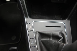 Volkswagen Polo Volkswagen Polo 1.0 TSI 95pk 2x R-Line , Virtual cockpit, Panorama schuifdak , Led , Navi , Carplay . LMV PDC etc. . - afbeelding nr 46