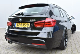 BMW 3 Serie BMW 320i AUT. Touring M-Sport 2018 Saphirschwarz 20