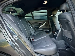BMW 3 Serie BMW 3 Serie 320i AUT|SPORTLEER|CAMERA|CARPLAY|HiFi - afbeelding nr 50
