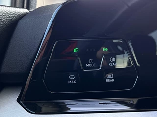 Volkswagen Golf Volkswagen Golf 1.0 TSI Life Business | Stoelverwarming | Climate Control | Navi | Apple Carplay/Android Auto | PDC | Adaptive Cruise Control | Stuurwielverwarming | Sfeerverlichting | - afbeelding nr 17