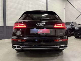 Audi Q5 Audi Q5 55 TFSI e quattro Competition 367PK S-Line PANO/LUCHTVERING/TREKHAAK/360CAMERA/MASSAGE/KEYLESS/MATRIX/VIRTUAL/CARPLAY/SFEER/19