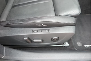 Škoda Octavia Škoda Octavia Combi 1.4 TSI iV 204PK PHEV Sportline Business ,Led-matrix koplampen, Carplay , Leer, Ergonimische stoelen, Stoelverwarming voor&achter,DAB+, stuurwiel verwarmd, schakelmogelijkheid aan stuurwiel, Carplay , etc. etc. - afbeelding nr 35