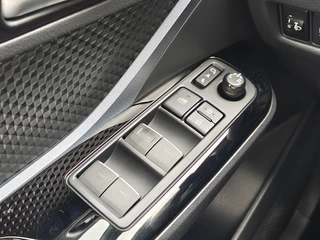 Toyota C-HR Toyota C-HR 2.0 Hybrid Style Bi-Tone | Navi | Trekhaak | Sensoren v/a - afbeelding nr 24