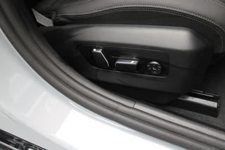 BMW 5 Serie BMW 5-serie 530e M-SPORT PRO 300PK (nieuw model) | PANORAMA DAK | M-SPORT PAKKET | M-SPORT AERODYNAMICA |  M-SPORT NAPPALEDEREN STUURWIEL MET SPORTBOOST FUNCTIE | BMW SHADOWLINE ADAPTIEVE LED KOPLAMPEN | ELEKTRISCH BEDIENBARE ACHTERKLEP |  BMW INDIVIDIUAL HIGH GLOSS EXTERIEUR RAAMLIJST AFWERKING | BMW LIVE COCKPIT PROFESSIONAL | ELEKTRISCH VERSTELBARE VOORSTOELEN MET VENTILATIE / VERWARMING EN GEHEUGEN OP DE BESTUURDERSSTOEL |  ACHTERBANKVERWARMING | 4-ZONE CLIMATE CONTROL | DONKER GETINTE ACHTERRUITEN | DONKERE HEMELBEKLEDING | DRIVE ASSISTANT | HARMAN KARDON Hi-Fi GELUIDSSYSTEEM| DRAARLOZE TELEFOONLADER | DRAADLOOOS APPLE CARPLAY / ANDROID AUTO | KLASSE 3 ALARM | COMFORT ACCESS | 20