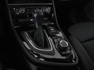BMW 2 Serie BMW 2-serie Active Tourer 218d | Panoramadak | Sportstoelen | Trekhaak |  Full LED | Climate control | Parkeerhulp | Cruise control | Bluetooth - afbeelding nr 14