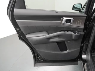 Kia Sorento Kia Sorento 1.6 T-GDI Plug-in Hybrid 4WD Edition 7-persoons - Navigatie - Lederen bekleding - Stoelverwarming - Trekhaak - Fabrieksgarantie tot 10-2028 - afbeelding nr 39