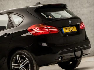 BMW 2 Serie Automaat (NAVIGATIE, CLIMATE, PARKEERSENSOREN, LED KOPLAMPEN, SPORTSTOELEN, CRUISE, TREKHAAK, ELEK ACHTERKLEP, NIEUWSTAAT) - afbeelding nr 12